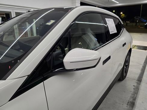 Used 2023 BMW iX xDrive50 AWD/4WD image 10