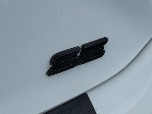 Used 2025 Toyota Camry SE FWD image 11