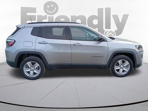 Used 2022 Jeep Compass Latitude w/ Convenience Group AWD/4WD image 4