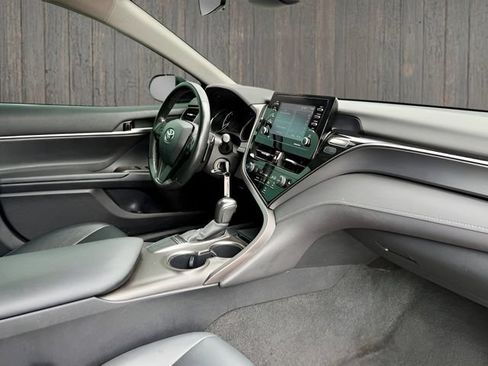 Used 2022 Toyota Camry SE FWD image 13