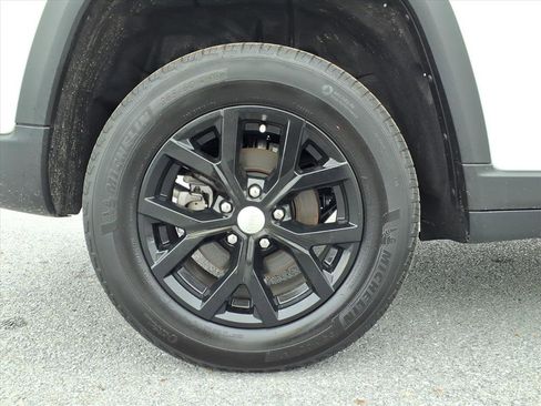 Used 2025 Jeep Grand Cherokee Limited image 25