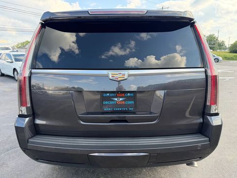 Used 2017 Cadillac Escalade Premium Luxury AWD/4WD image 4