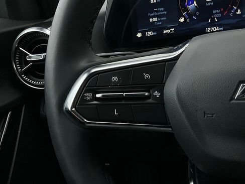 Used 2025 Chevrolet Equinox LT image 32