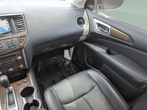Used 2020 Nissan Pathfinder Platinum AWD/4WD image 16