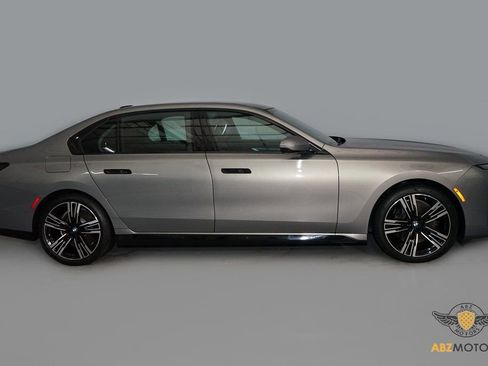 Used 2023 BMW 740i w/ Executive Package image 4