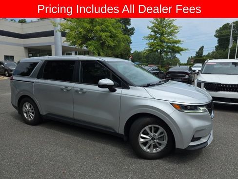 Certified 2022 Kia Carnival LX FWD image 9