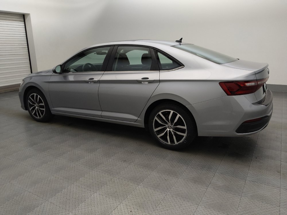 Used 2025 Volkswagen Jetta SE FWD image 3