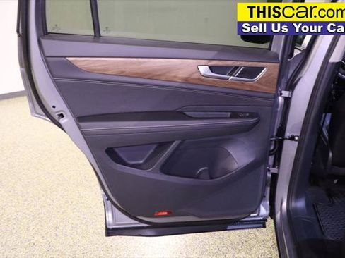 Used 2025 Volkswagen Atlas SE FWD image 32