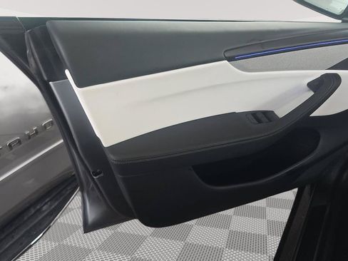 Used 2026 Tesla Model Y Long Range RWD image 11