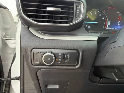 Used 2024 Ford Explorer XLT w/ Equipment Group 202A AWD/4WD image 34
