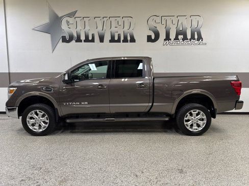 Used 2018 Nissan Titan Platinum Reserve w/ Platinum Utility Package image 1