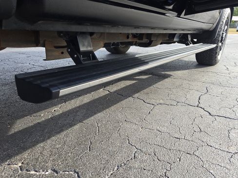 Used 2021 GMC Sierra 2500 Denali w/ Denali Black Diamond Edition image 15