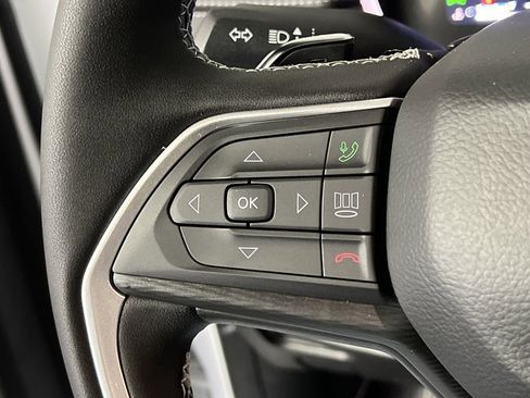 New 2025 Jeep Grand Cherokee Laredo w/ Luxury Tech Group I image 16