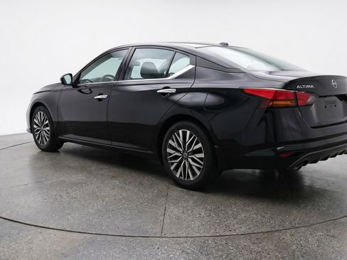 Used 2025 Nissan Altima 2.5 SV FWD image 6