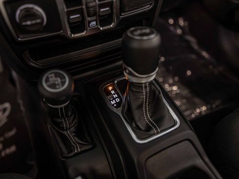 Used 2022 Jeep Wrangler Unlimited Sahara w/ Cold Weather Group image 30