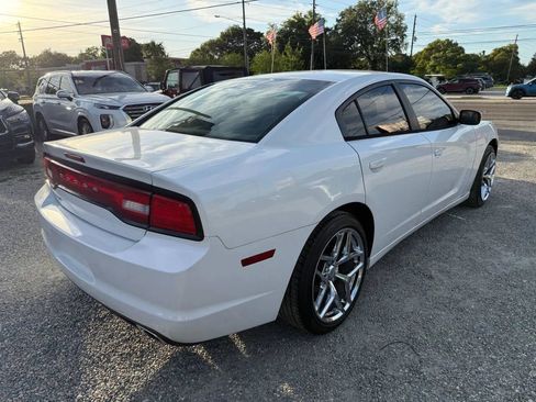 Used 2014 Dodge Charger SE RWD image 5