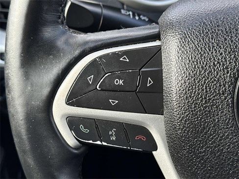 Used 2017 Jeep Cherokee Limited image 24