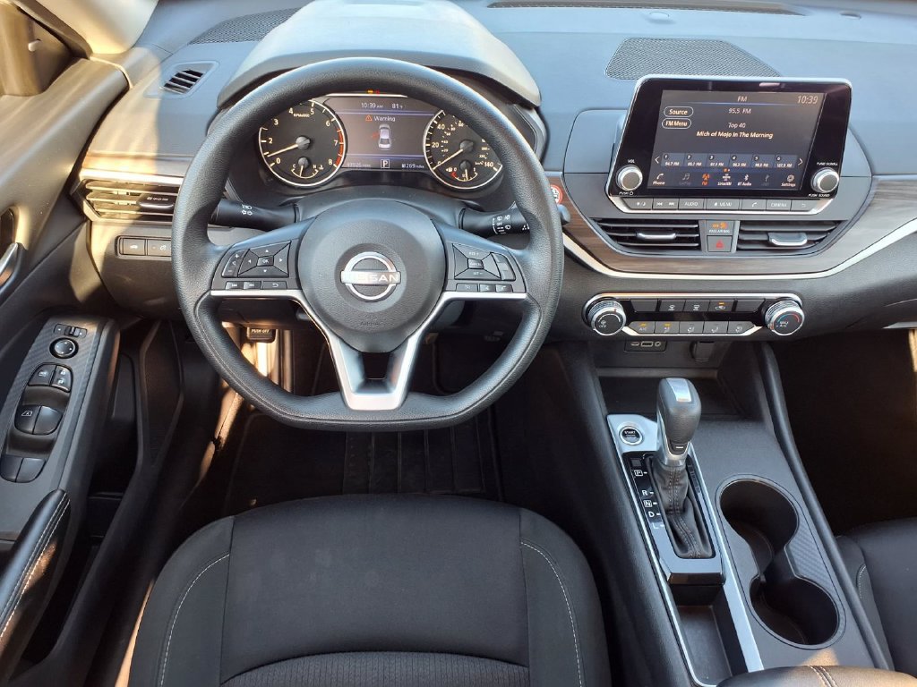 Used 2025 Nissan Altima 2.5 SV FWD image 6