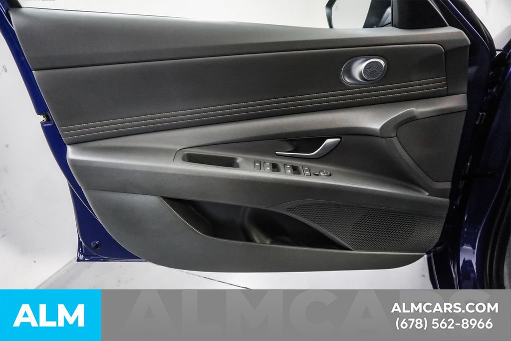 Used 2025 Hyundai Elantra SEL FWD image 43