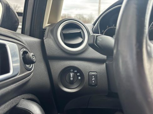 Used 2014 Ford Fiesta SE image 27