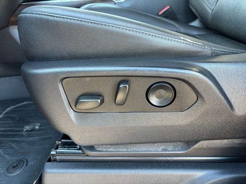 Used 2023 GMC Sierra 1500 SLT w/ SLT Convenience Package image 12