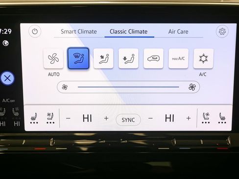 Used 2024 Volkswagen Atlas Cross Sport SEL R-Line image 31