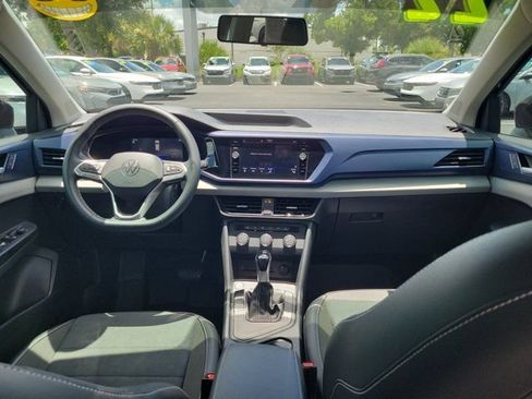 Certified 2022 Volkswagen Taos SE FWD image 2