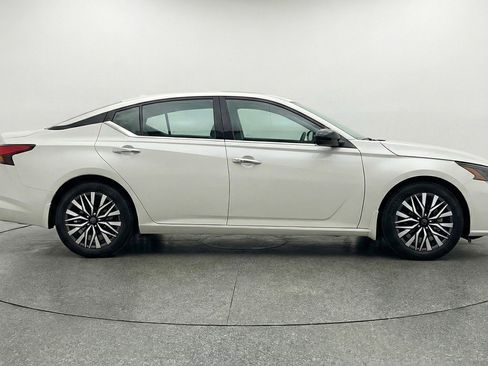 Used 2025 Nissan Altima 2.5 SV image 11