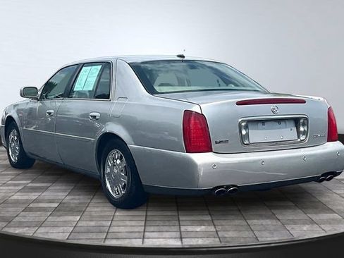 Used 2005 Cadillac De Ville w/ Limited Edition Package FWD image 4