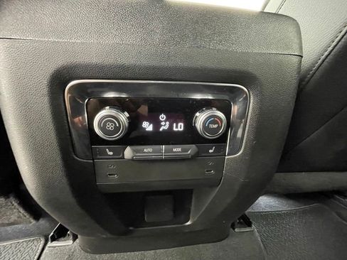 Used 2025 GMC Yukon XL Denali AWD/4WD image 11