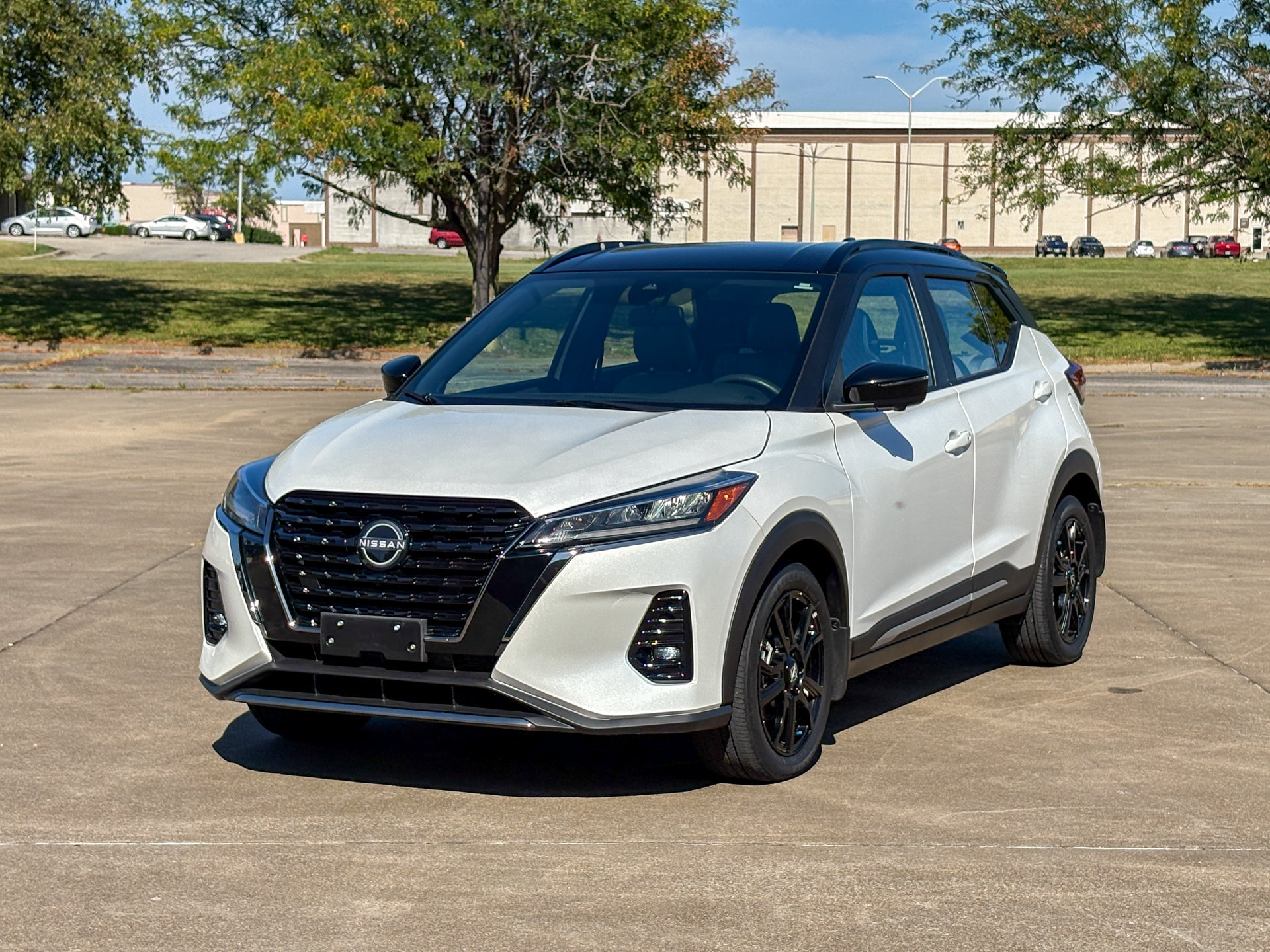 Used 2024 Nissan Kicks SR w/ SR Premium Package FWD image 4