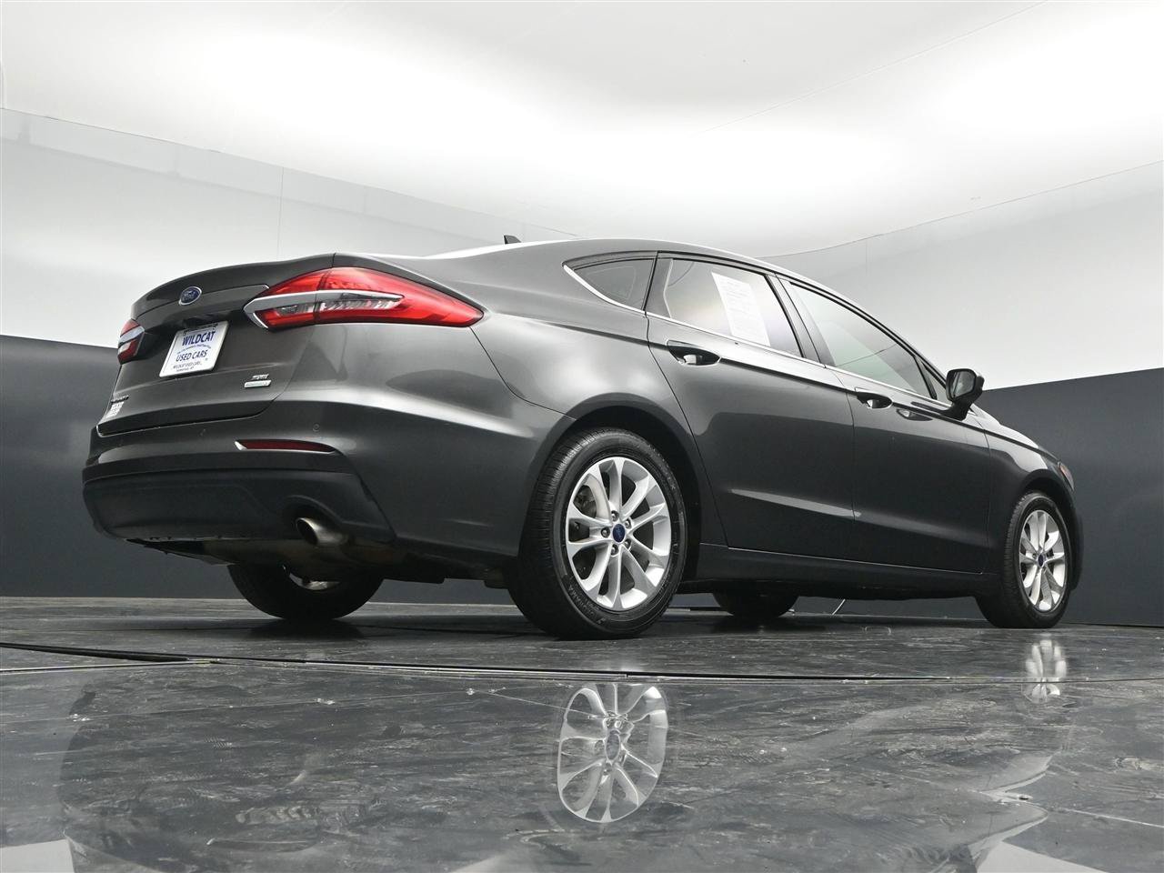 Used 2019 Ford Fusion SE FWD image 32