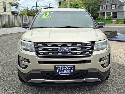 Used 2017 Ford Explorer XLT w/ Equipment Group 202A AWD/4WD image 2