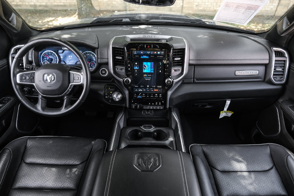 Used 2023 RAM 1500 Laramie AWD/4WD image 5