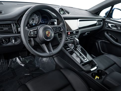 New 2025 Porsche Macan S image 4