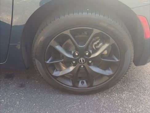 Used 2025 Chrysler Pacifica Limited image 31