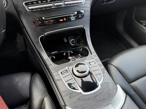 Used 2018 Mercedes-Benz GLC 300 4MATIC image 16
