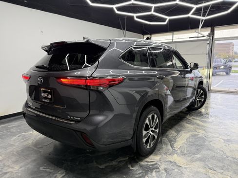 Used 2022 Toyota Highlander XLE image 5