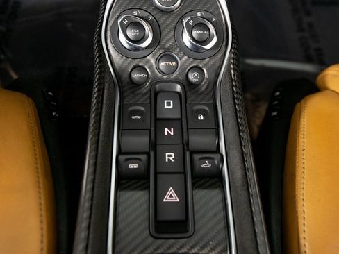 Used 2018 McLaren 570S Spider image 25