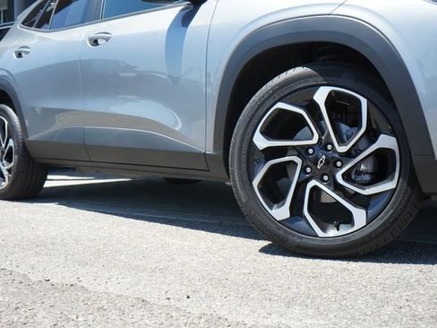 Used 2026 Chevrolet Trax RS w/ Sunroof Package FWD image 10