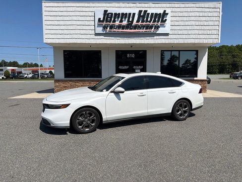 Used 2023 Honda Accord EX image 1