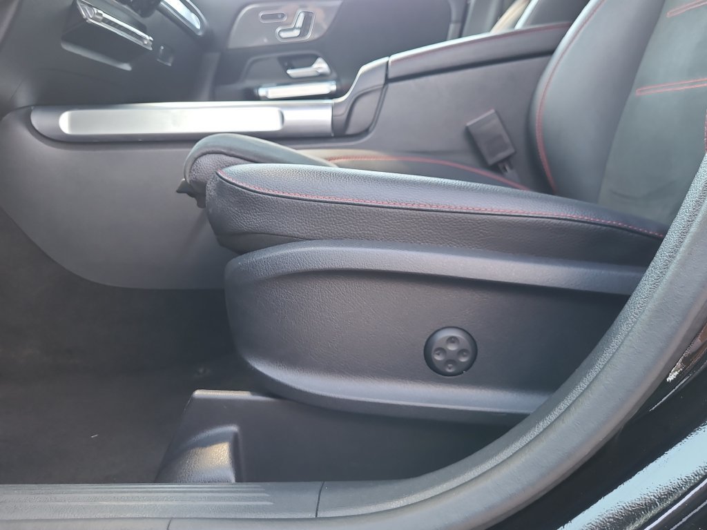 Used 2024 Mercedes-Benz GLB 250 image 24