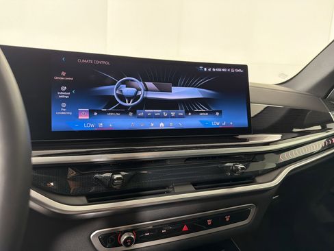 Used 2025 BMW X5 xDrive40i w/ M Sport Package AWD/4WD image 22