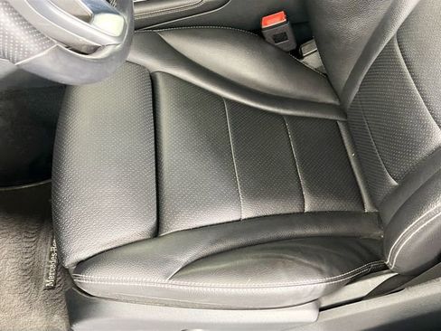 Used 2019 Mercedes-Benz GLC 300 4MATIC image 19