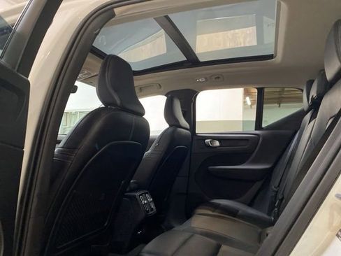 Used 2025 Volvo XC40 B5 Core AWD/4WD image 30