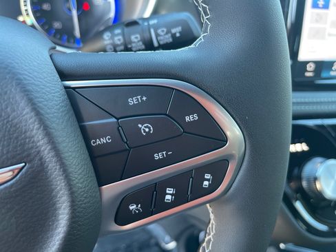 New 2026 Chrysler Pacifica Select image 10