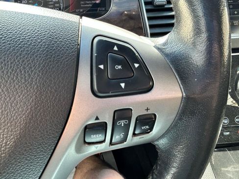 Used 2015 Ford Taurus Limited w/ Equipment Group 301A FWD image 20