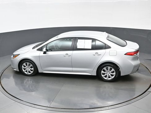 Used 2025 Toyota Corolla LE FWD image 35