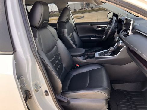 Used 2020 Toyota RAV4 Limited image 29