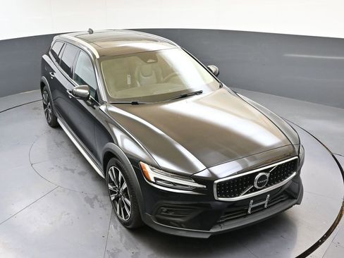 Certified 2024 Volvo V60 B5 Cross Country Ultimate image 43